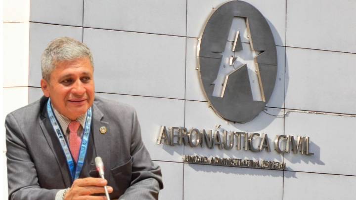 Renunció el director de la Aeronáutica Civil general (r) José Henry Pinto Rodríguez