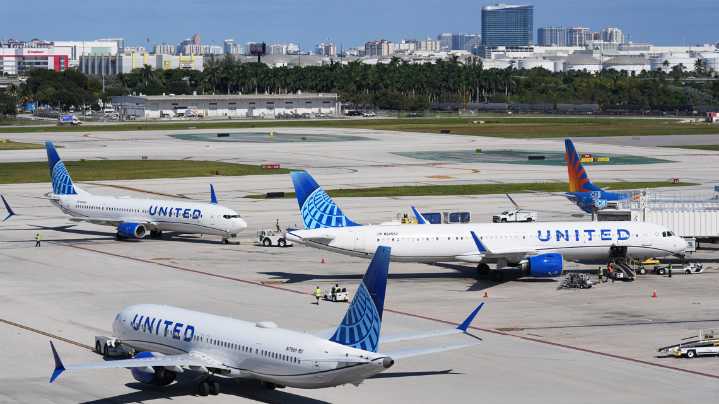 FAA lifts order slashing flights, allowing commercial airlines to resume their regular schedules