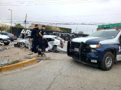 Huyen de la Policía y matan a automovilista al chocar frente a la UTCJ