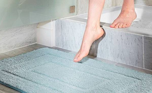 Trucos para limpiar tu alfombra de baño: queda siempre impoluta