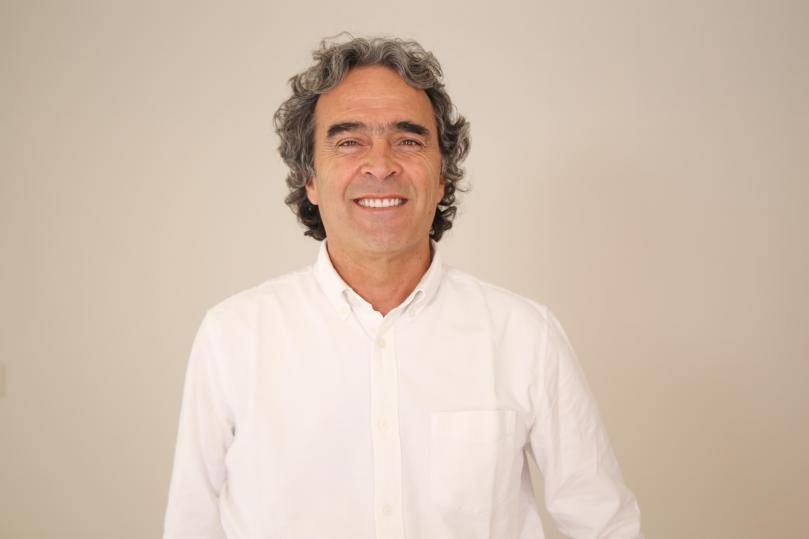 Fajardo estaría esperando diciembre para definir posibles alianzas y otros secretos en De Buena Fuente