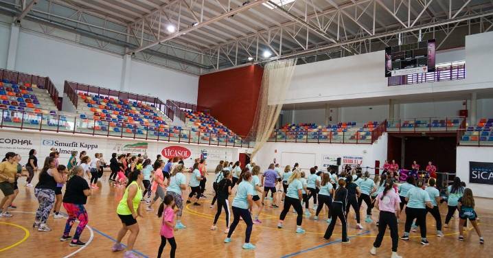 El Palacio de Deportes de Vícar se llena de energía con la V Masterclass de Zumba