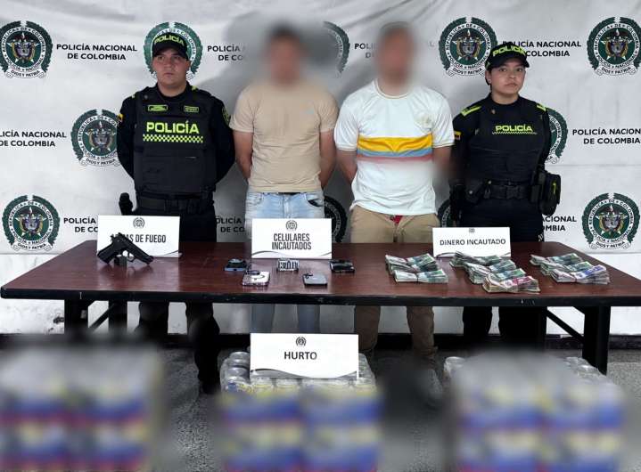 Policía capturó a dos hombre que saqueaban camión con 28.000 cervezas en Bogotá