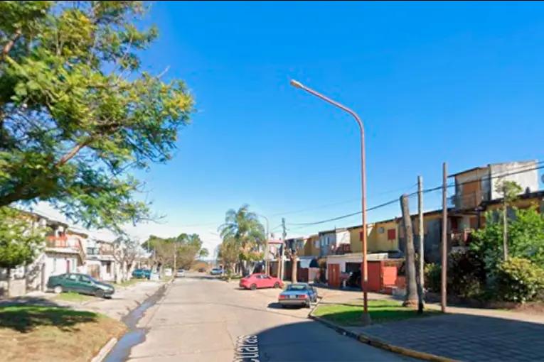 Una mujer sufrió un robo en la calle y un vecino enfrentó al ladrón