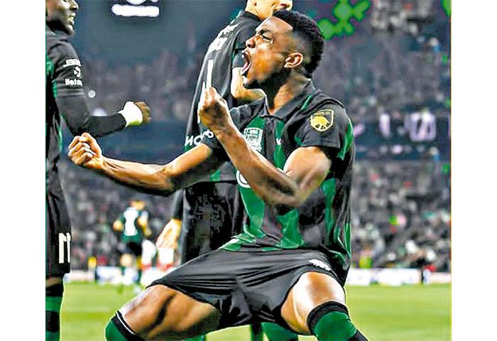 Jhon Córdoba se fue de ´doblete´