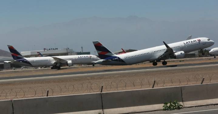 Casi 500 pilotos rechazan propuesta de Latam y podría generarse una huelga que complicará el transporte aéreo