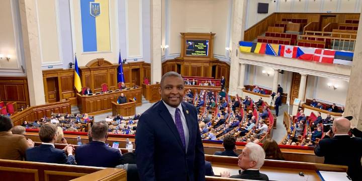 Congressman Don Davis to give pies to ENC first responders during Thanksgiving tour