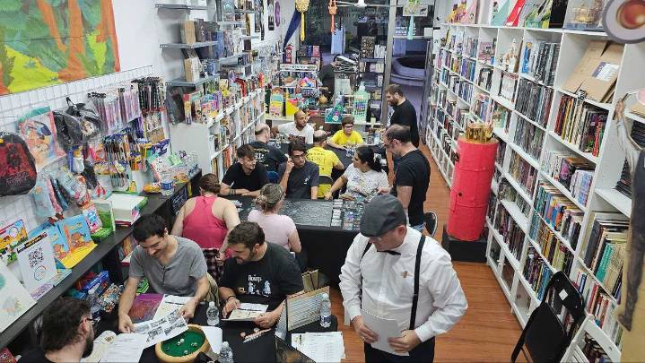 El hechizo del rol y los juegos de mesa conquista Cádiz en las jornadas de Halloween de Roleón