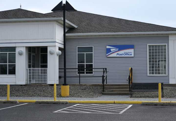 USPS delivers price hike announcement during critical holiday shipping season