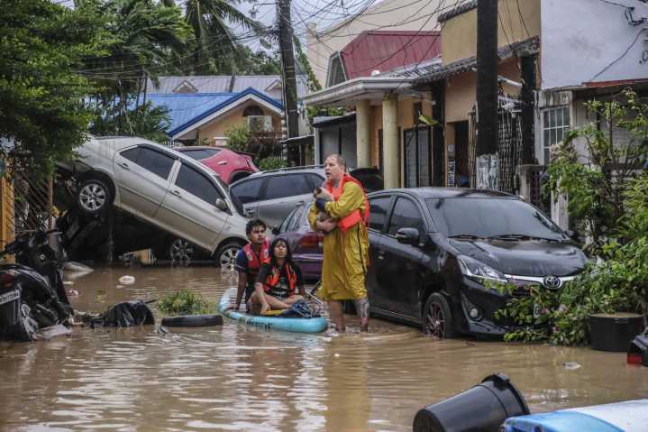 Tifón Kalmaegi deja a más de 90 muertos por su paso por Filipinas (+Fotos)
