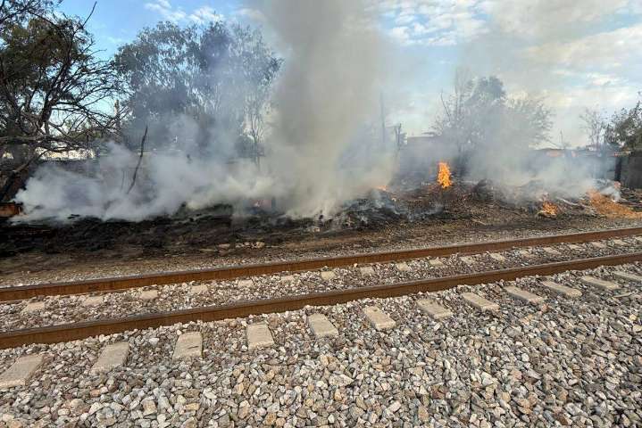 Incendio de tarimas provoca evacuación de 30 personas en Nuevo León