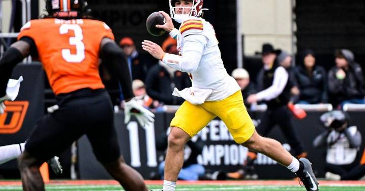 Becht throws for 1 touchdown, Sama runs for another, and Iowa State turns back Oklahoma State 20