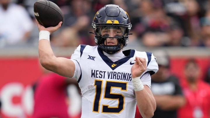 Scotty Fox Jr. accounts for 3 TDs, West Virginia beats No. 22 Houston 45