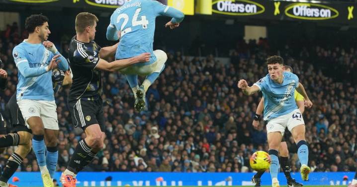 Foden salva al Man City con gol postrero en victoria sobre Leeds en la Liga Premier