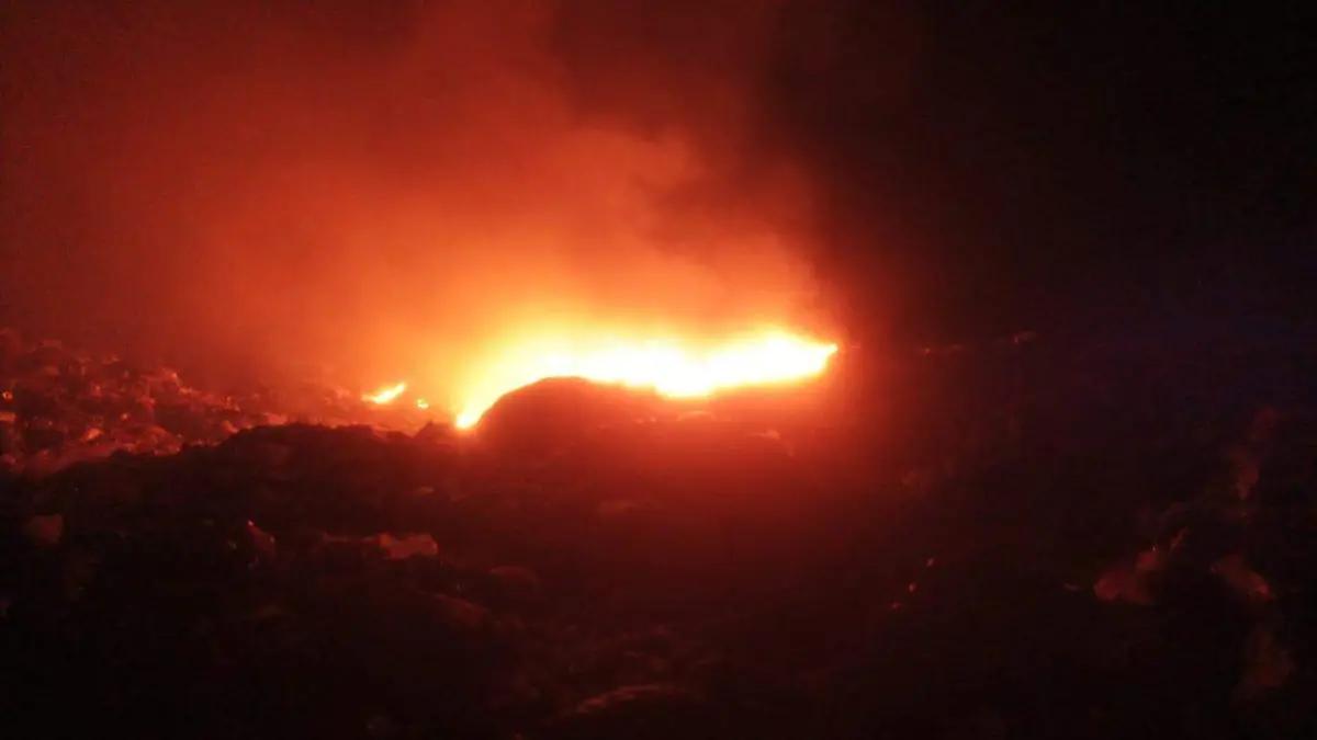 Incendio en relleno sanitario de Cuautla moviliza a bomberos; es el sexto en lo que va de 2025