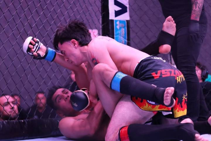 Noche de golpes, sangre y gloria