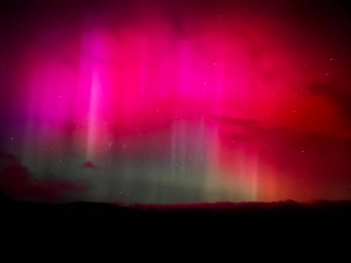 Asombrosas auroras rojas pintaron el cielo en Fairbanks, Alaska