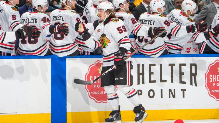 Bertuzzi's late hat trick powers Blackhawks past Canucks