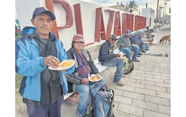 Celebran Día de Acción de Gracias en la calle