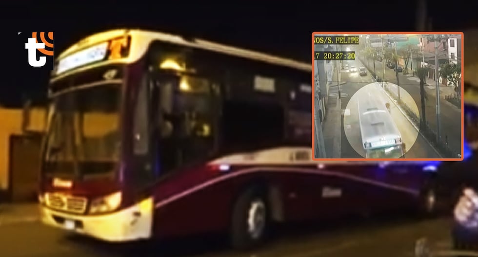 ¡Video muestra cobarde ataque! Sicarios acribillan bus lleno de pasajeros en Chorrillos Dos hombres en moto interceptaron el bus en pleno movimiento y abrieron fuego contra el chofer y los pasajeros.