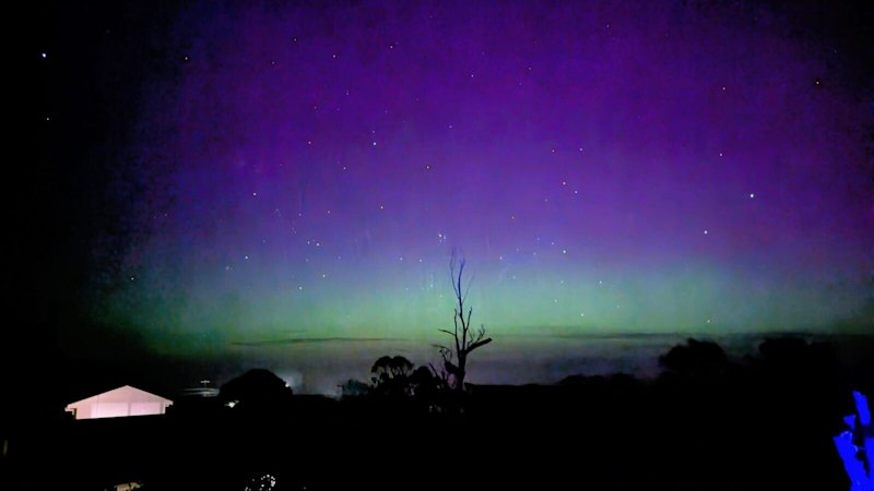 Aurora Australis: Stargazers treated to spectacular southern lights display in NSW, Victoria and WA