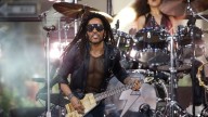 Una fan se abalanza sobre Lenny Kravitz y le arranca cuatro rastas
