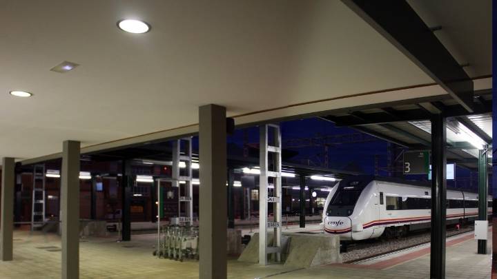 "Niñata de mierda, imbécil": el TS condena a un gerente y a una trabajadora de Renfe de León por acoso laboral a una empleada