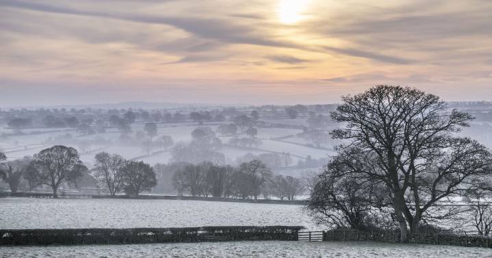 Snow forecast as weather maps reveal date -7C Arctic freeze hits UK 