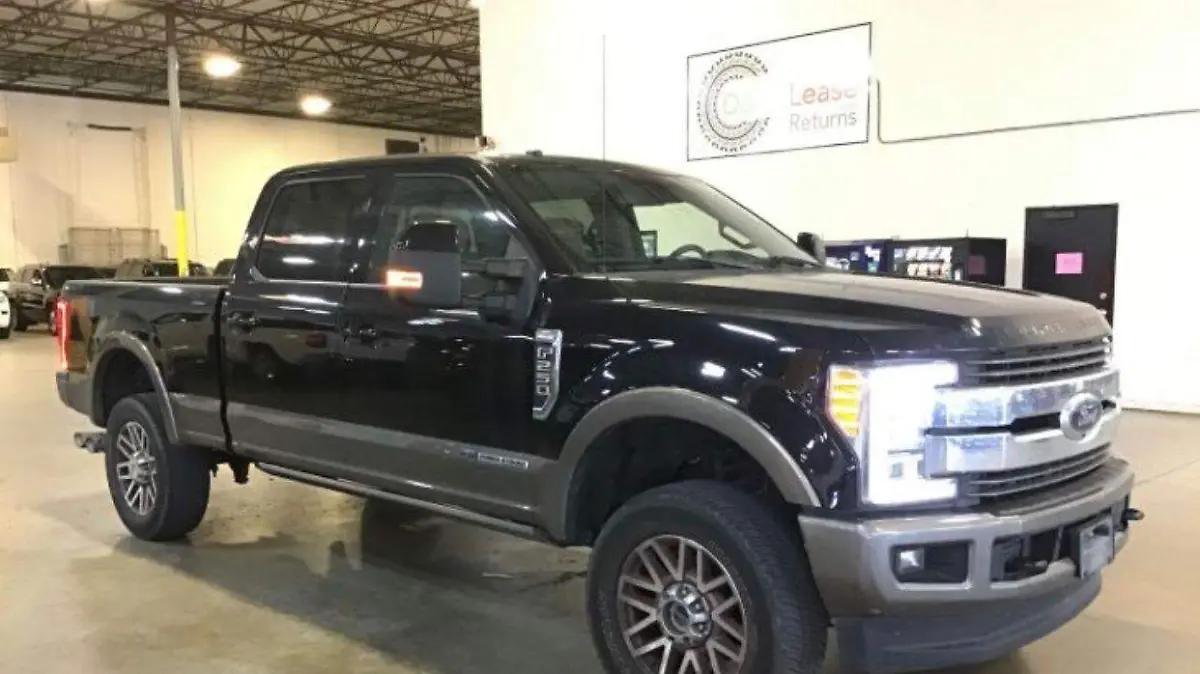 Hombres armados lo despojan de su camioneta en la carretera Parral