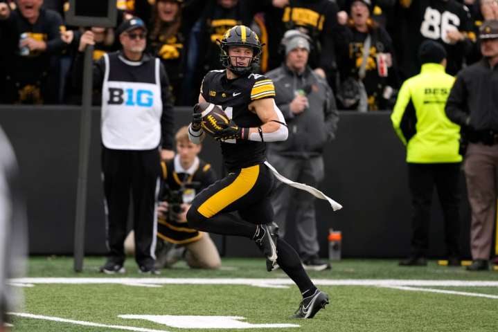 Oregon punter aims to contain Iowa’s dangerous return specialist in top