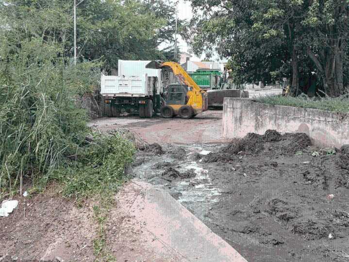 Alcaldía Bolivariana de Machiques ejecuta operativo de limpieza en la cañada del sector Funda Perijá como parte del plan “Machiques te Quiero”