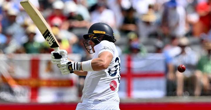 England DRS controversy steals show as Crawley gets unwanted record 