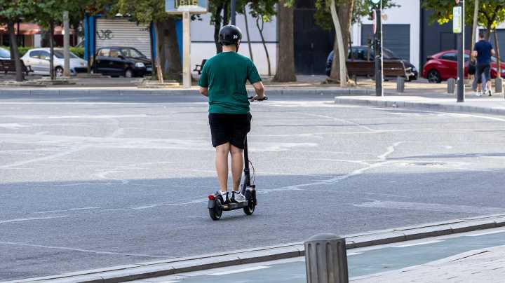 Adiós al «desmadre» de los patinetes eléctricos en Albacete: «Todo va a cambiar desde enero»