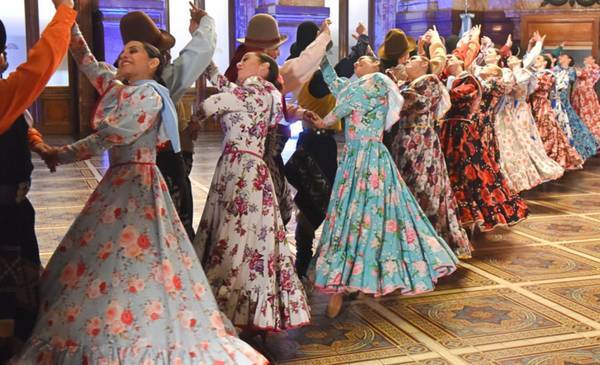 Festejos por el Día de la Tradición y "A mar y campo"