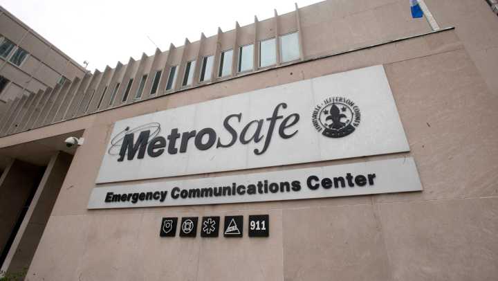 Louisville officials working to fix 911 lines after 'technical issues'