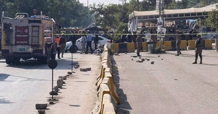 Al menos 12 muertos y 27 heridos en un ataque suicida ante una corte en la capital de Pakistán