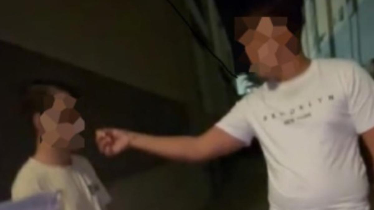 Acosan, obligan a fumar y abofetean a un menor en el sur de Gran Canaria: "¿Qué soy yo? El puto amo y el jefe"