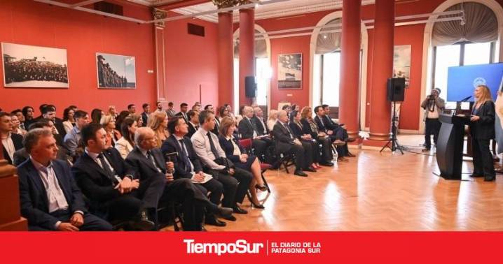 Diputados electos de LLA Jairo Guzmán participó de la reunión en Casa Rosada encabezada por Karina Milei