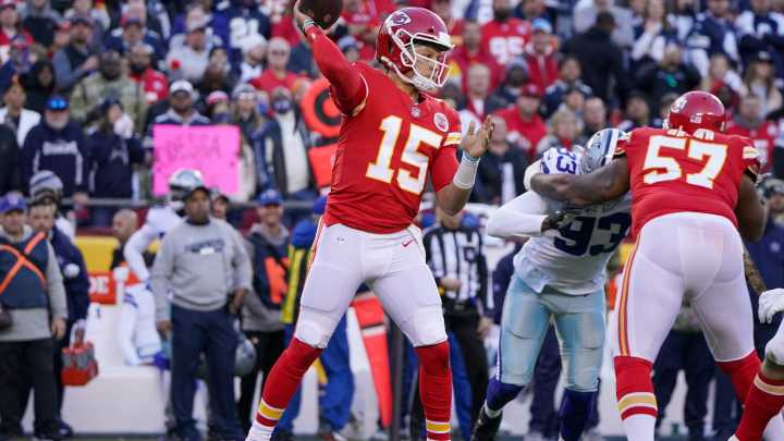 Chiefs at Cowboys odds, picks and predictions