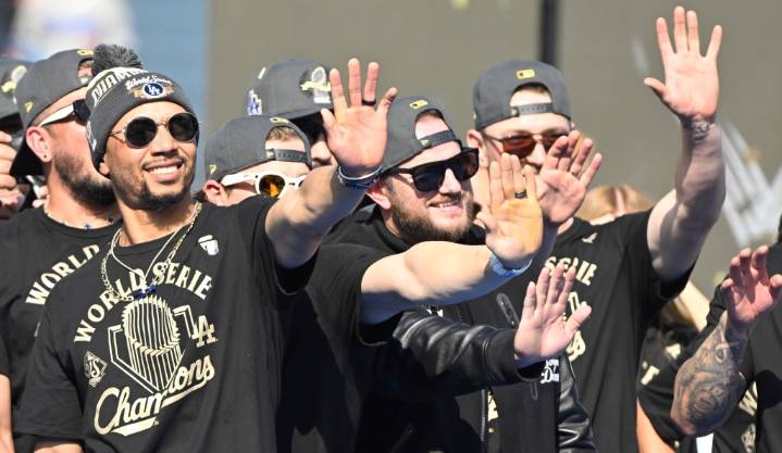 Dodgers celebrate 2nd straight World Series title with eyes on 'Three