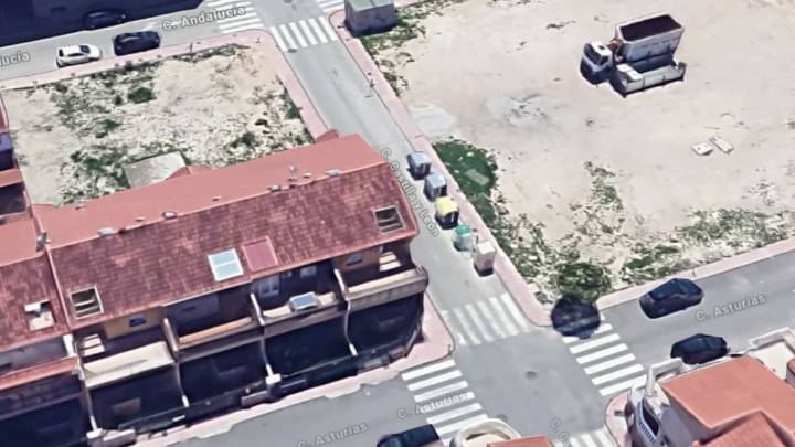 Encuentran a un hombre sin vida en un contenedor de reciclaje de Las Torres de Cotillas (Murcia)