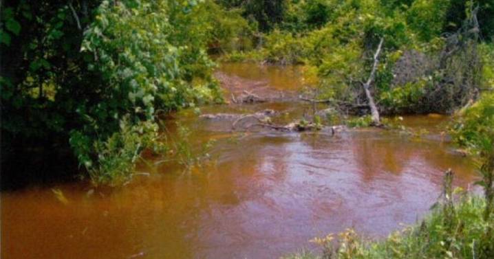 'Red mud' waste from Louisiana plant prompts lawsuit from environmental group