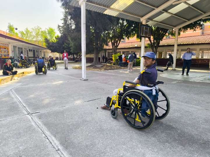 Sobreviven en descuido total 150 personas en el albergue Coruña Hombres