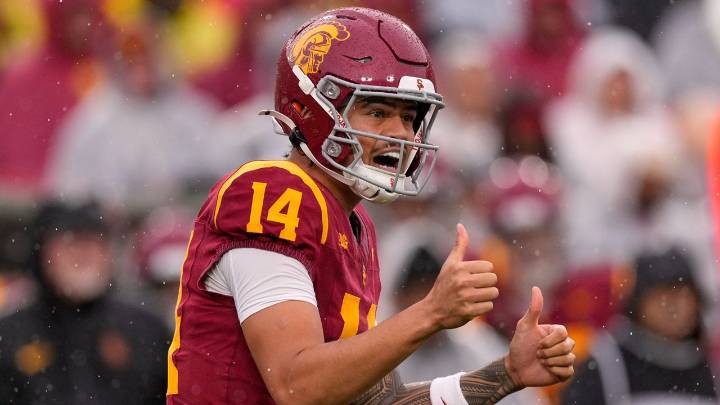 No. 17 Southern California scores final 19 points, keeps CFP hopes alive with 26
