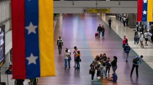 Varios vuelos de aerolíneas internacionales hacia Venezuela son cancelados tras la advertencia de la FAA sobre «aumento de la actividad militar» en la nación