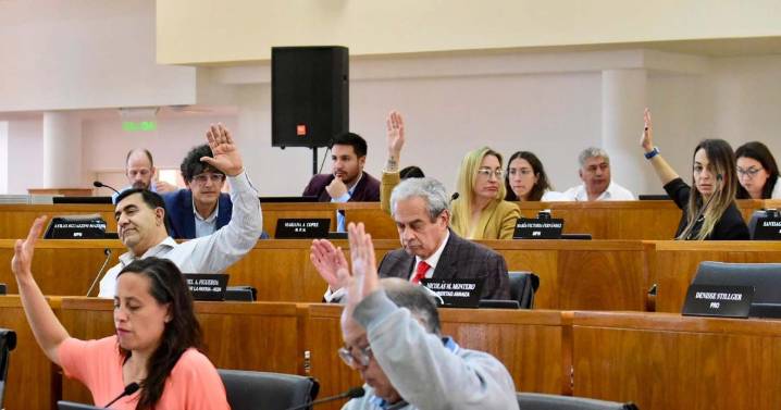 Con la renuncia de un concejal de la Izquierda, el FIT inició la rotación de bancada en el Deliberante de Neuquén