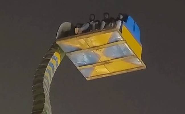 Odisha: 8 people trapped on 30-foot-high mechanical swing at Bali...