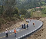 Vía al llano: horas después de la reapertura del kilómetro 18, se registran grietas en la carretera