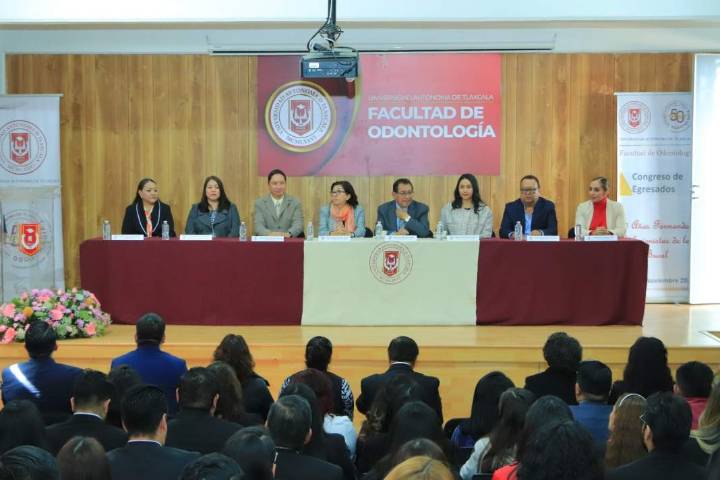 UATx sorprende con homenaje histórico en el 50 aniversario de Odontología