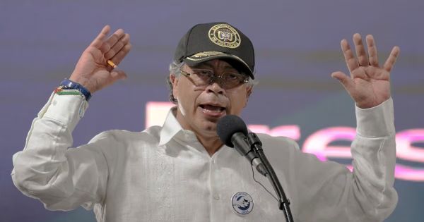 Presidente colombiano afirma que la CIA quiere derrocarlo